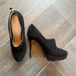 Nine West Black Suede Platform Heels size 6.5 EUC